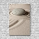 Stoffklang Akustikbild Hochformat Wand Zen Stein im Sand